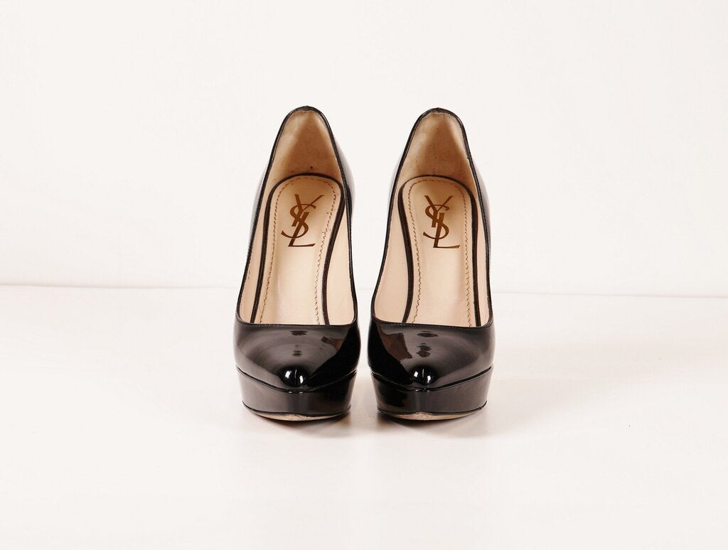 (7.5) Black Patent Leather Platform Pumps