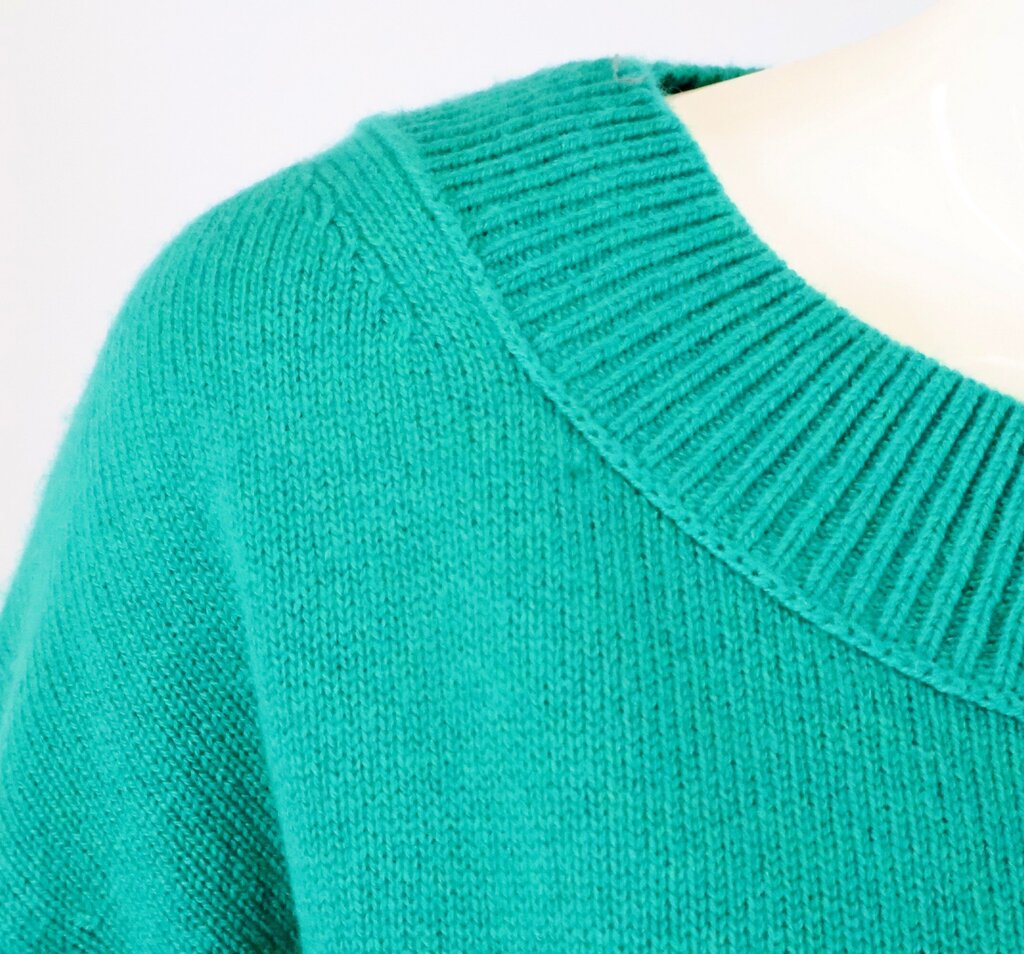 (S) Jewel Green Sweater with Split Hem