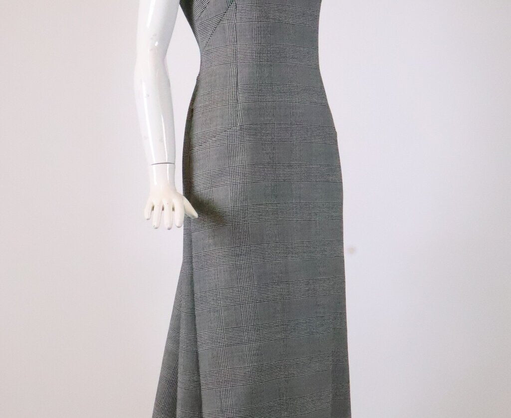 (6) Black and White Plaid Sleeveless Dress