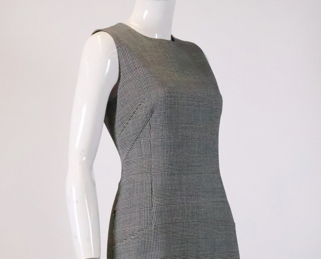 (6) Black and White Plaid Sleeveless Dress