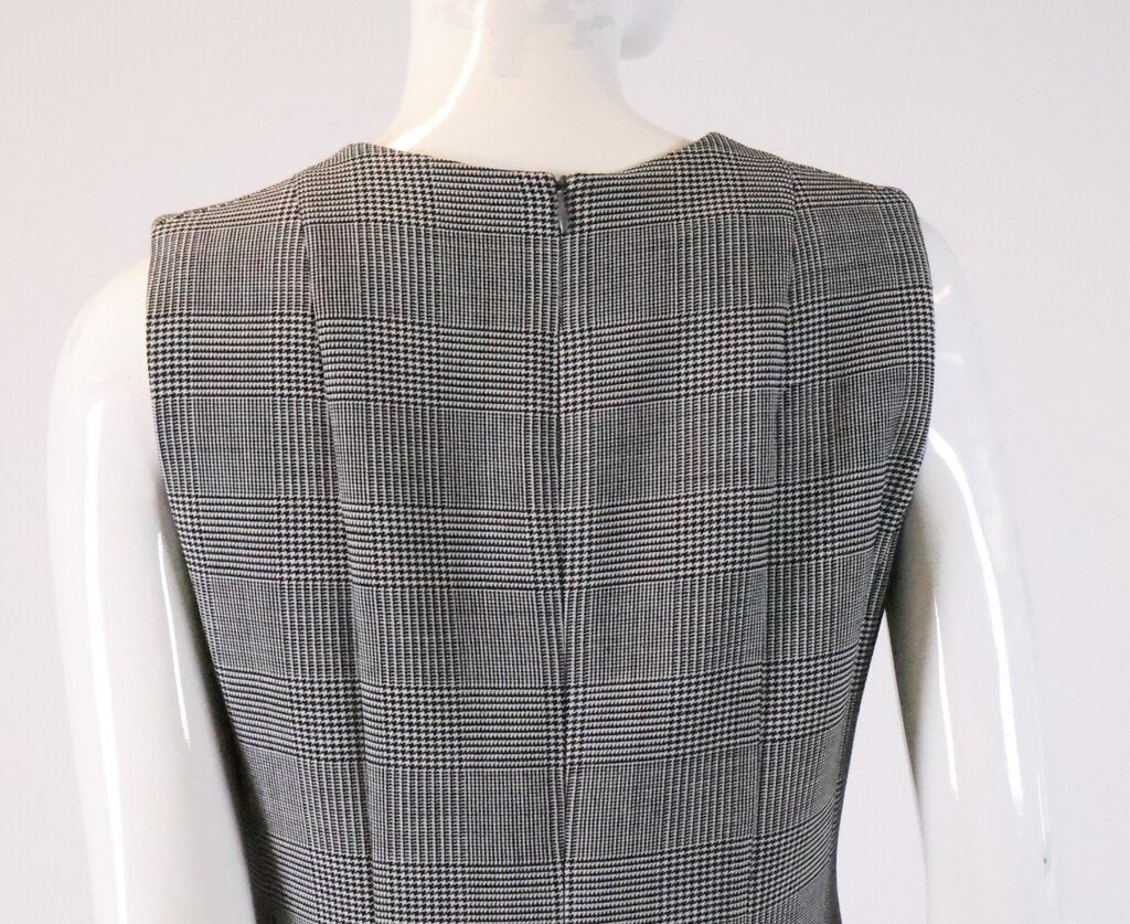 (6) Black and White Plaid Sleeveless Dress