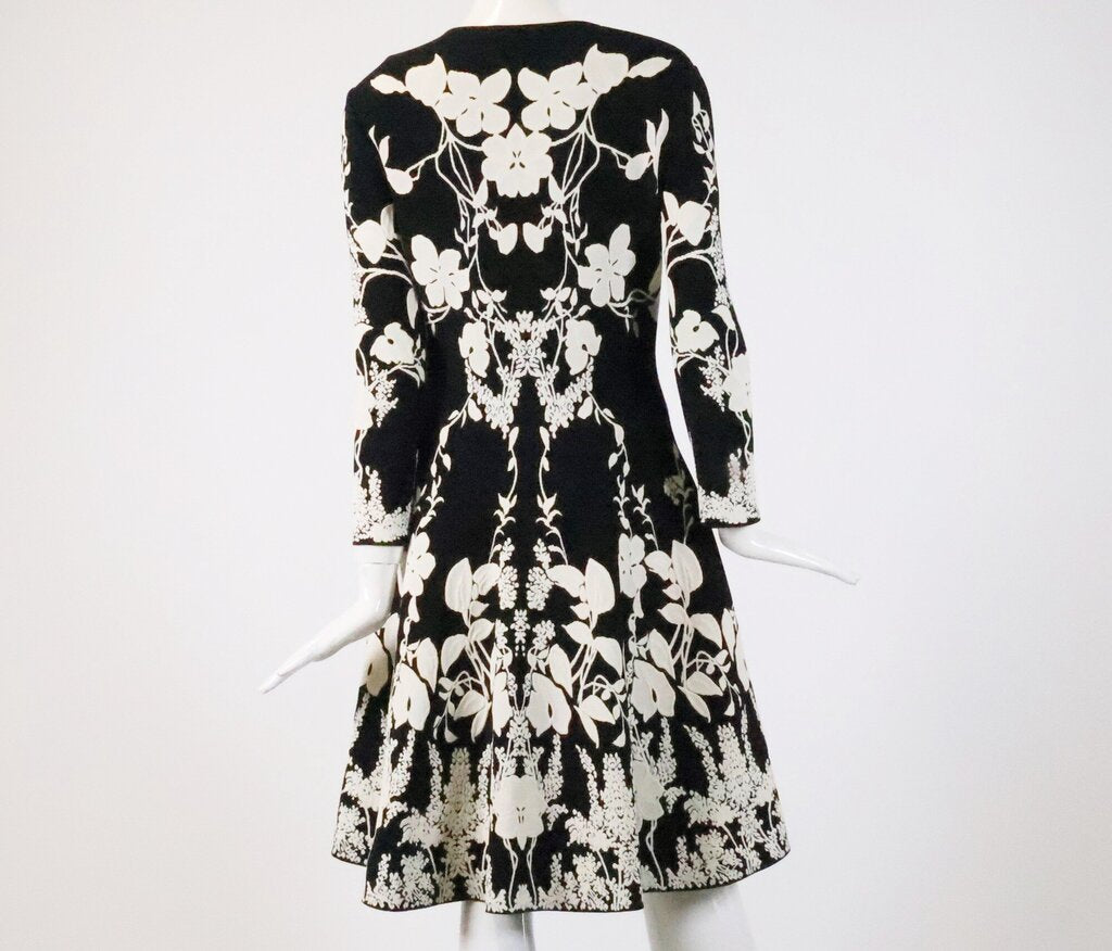 (L) Floral Jacquard Knit Dress