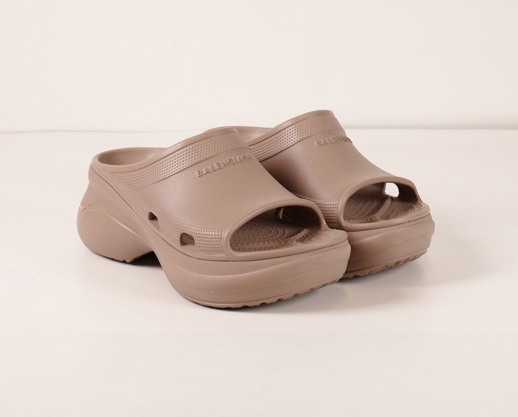 (39) Taupe Platform Croc Sandals