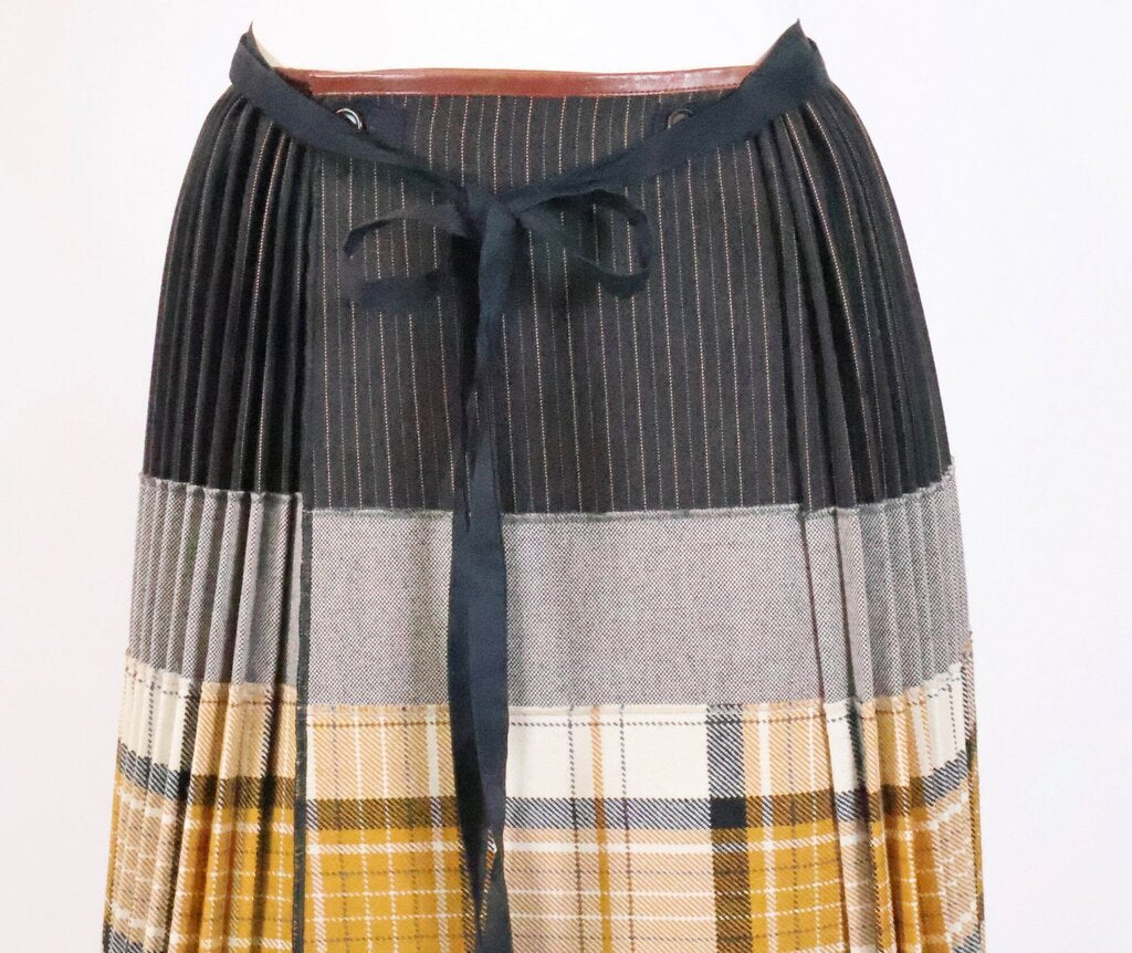 (4) Multi Pattern Pleated Wool Skirt