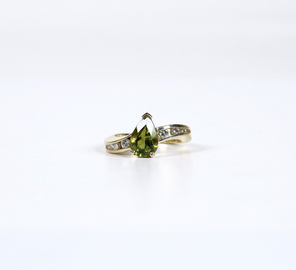 18K Peridot and Diamond Ring (7)