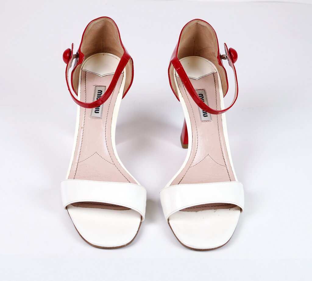 (39) red white vintage patent heels