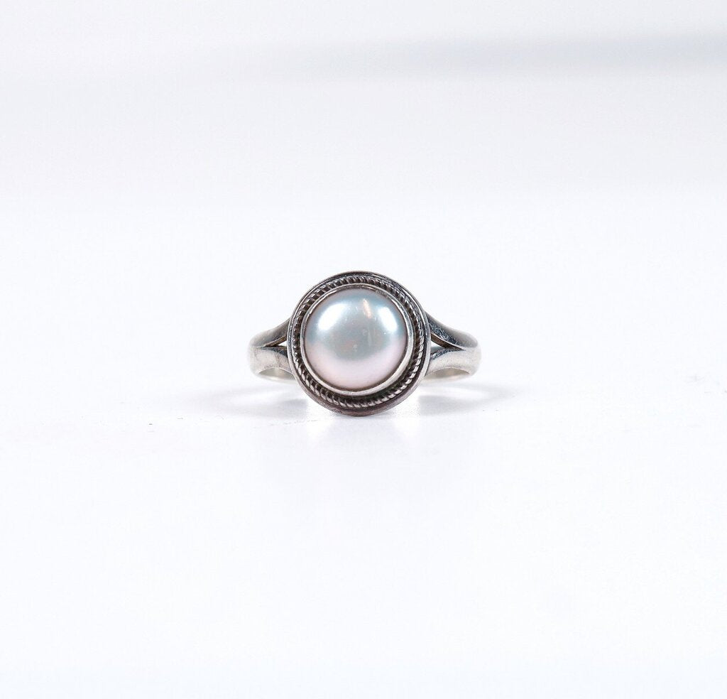 Silver and Pearl Ring (7.5)
