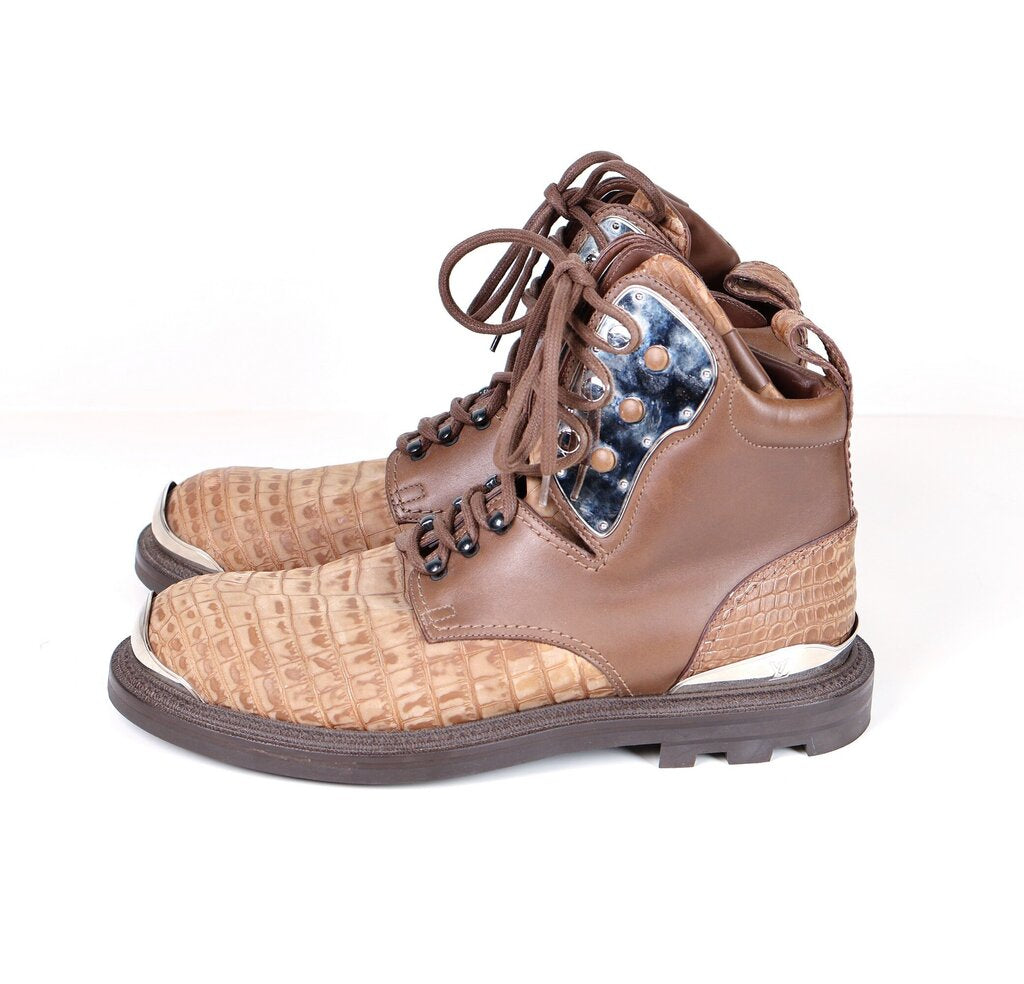 Brown Embossed Leather Combat Boots (M8)