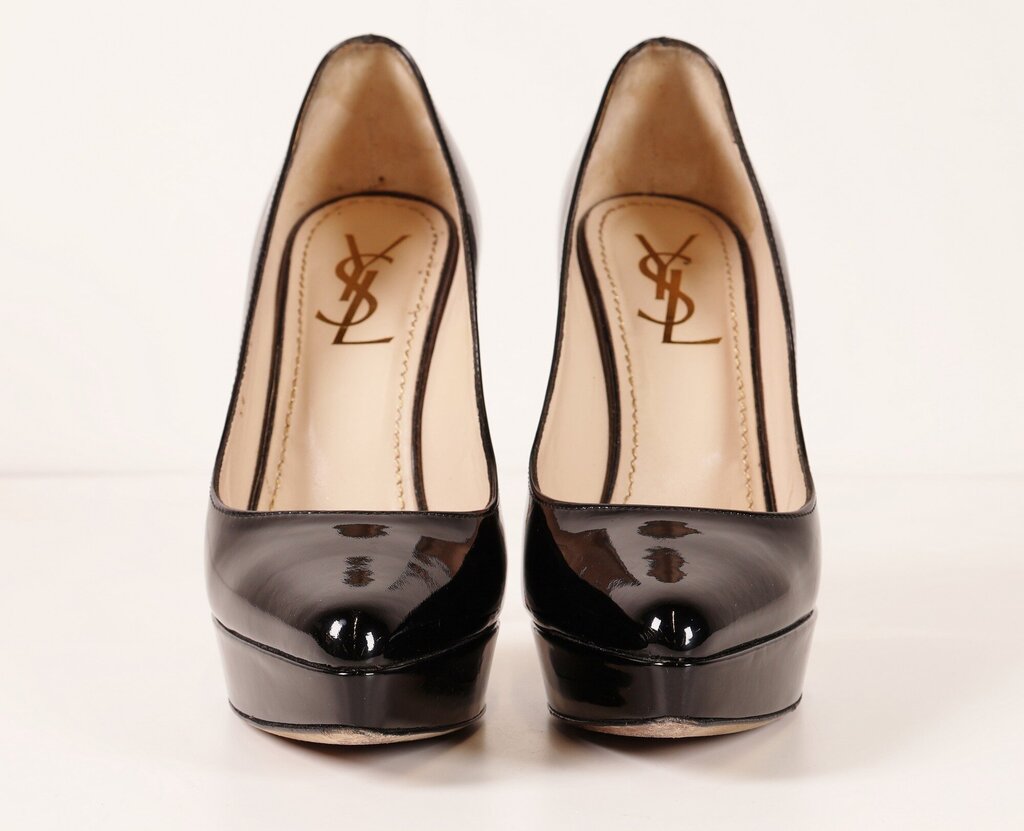 (7.5) Black Patent Leather Platform Pumps
