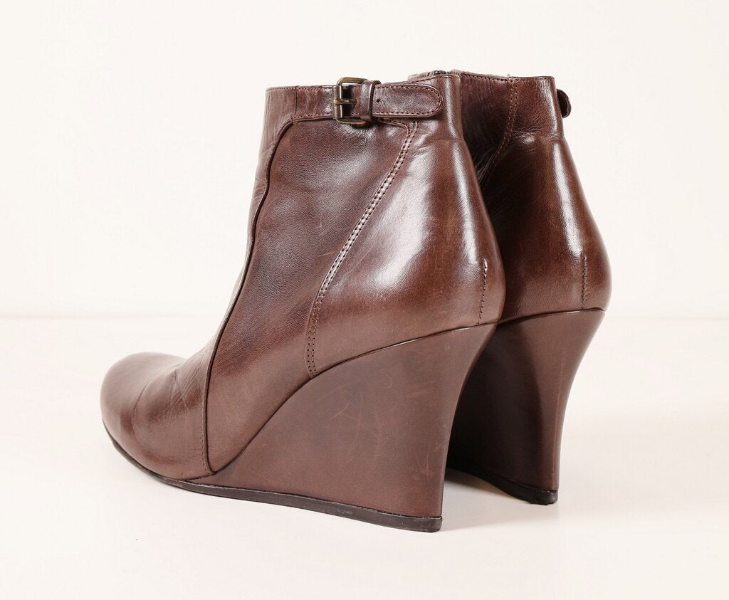 (9.5) brown leather wedge ankle booties