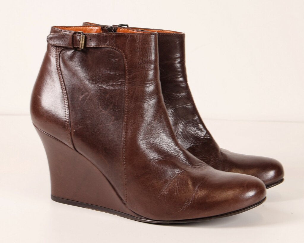 (9.5) brown leather wedge ankle booties