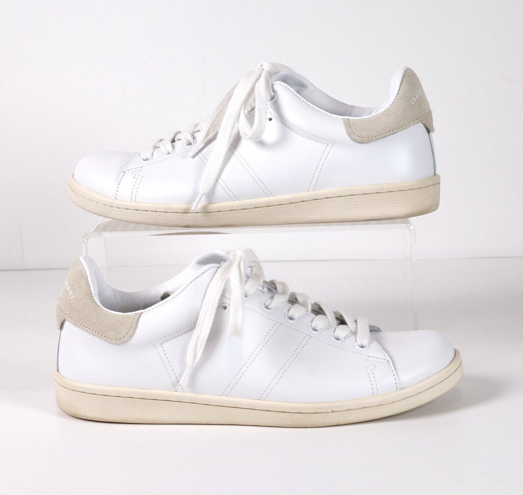 (39) white sneakers, low top, cream accents