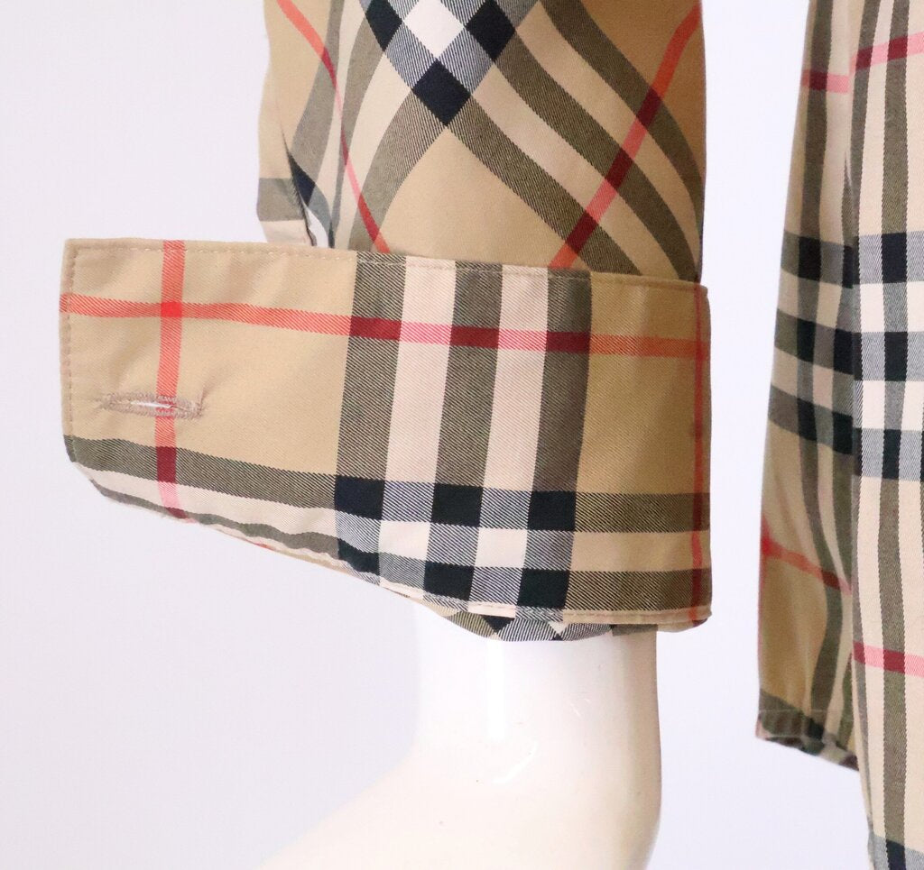 (8) Plaid Button Up Shirt