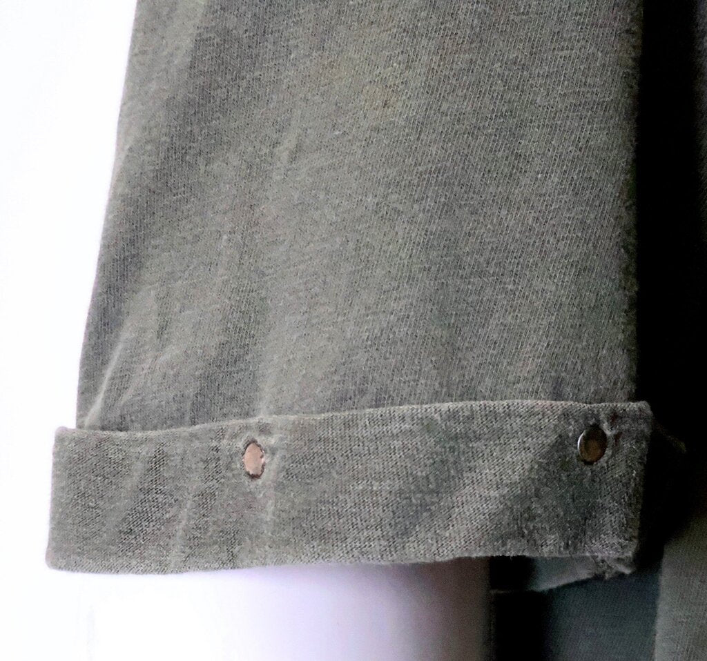 (L) khaki stud cuff tee