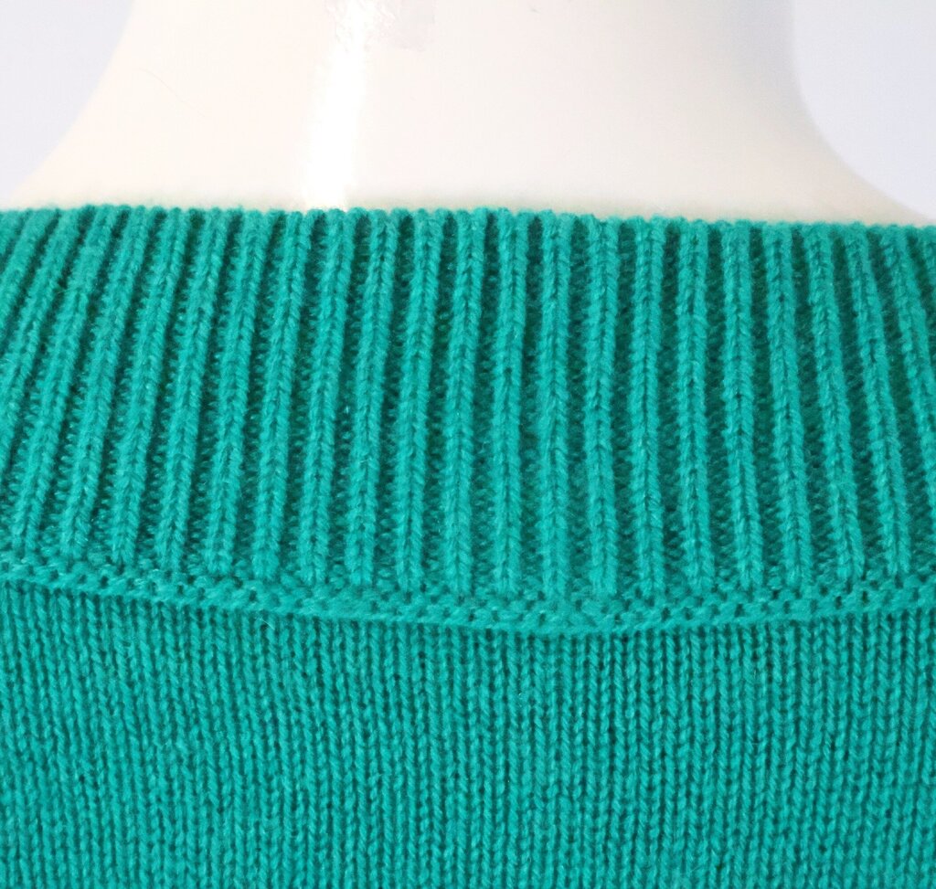 (S) Jewel Green Sweater with Split Hem