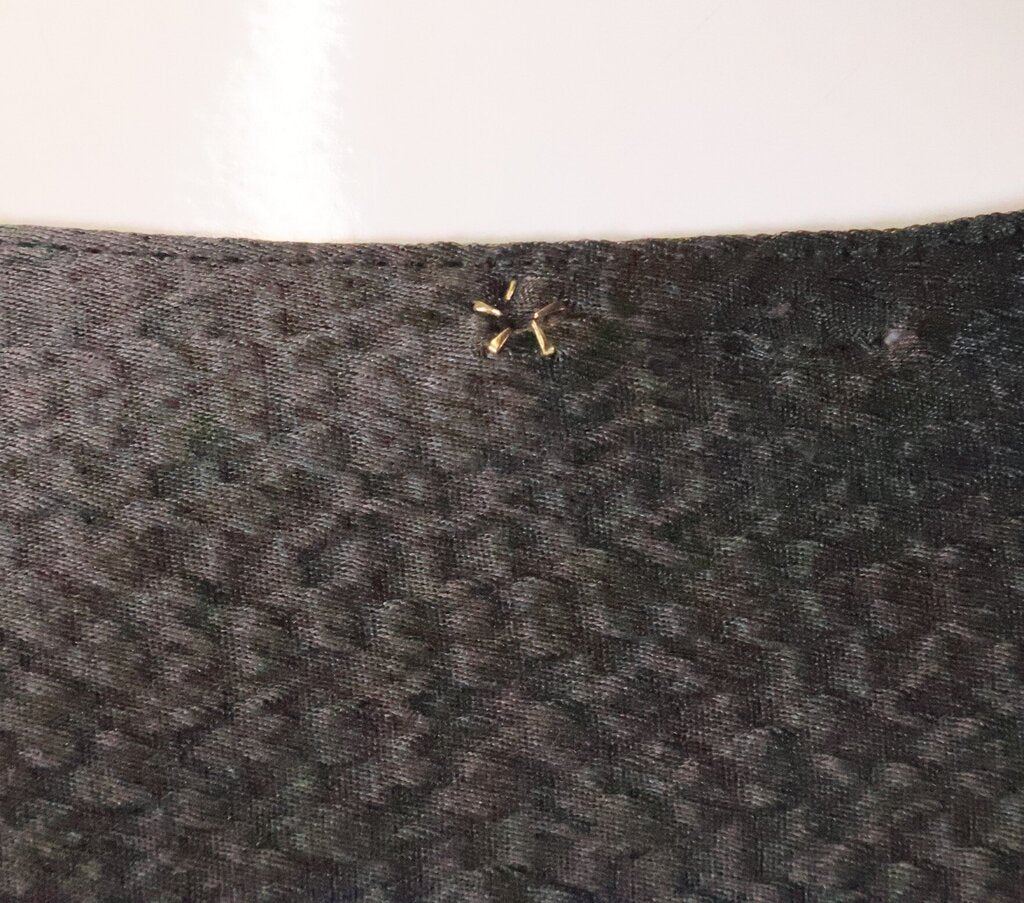 (S) grey textured vneck top