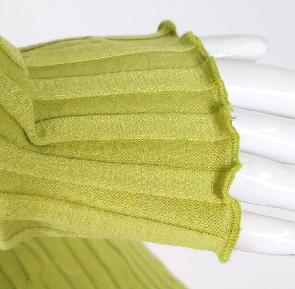 (M) bright lime ribbed 2-pc top/pants