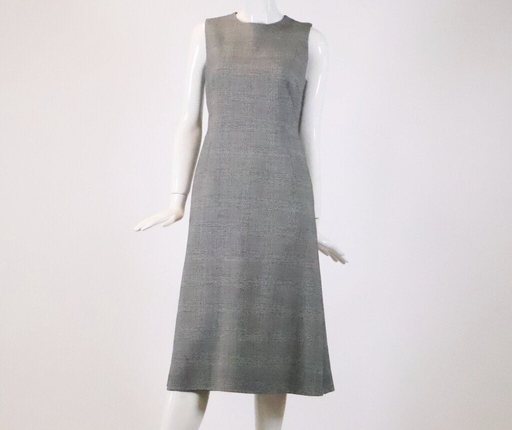 (6) Black and White Plaid Sleeveless Dress