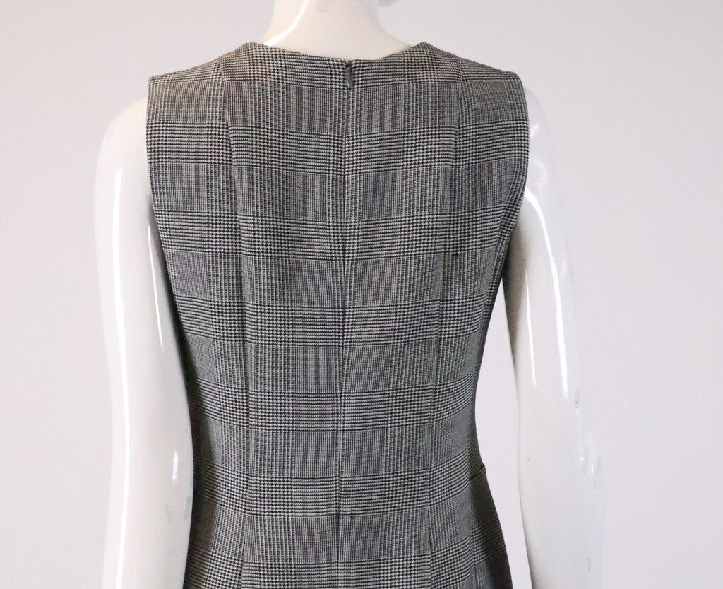 (6) Black and White Plaid Sleeveless Dress