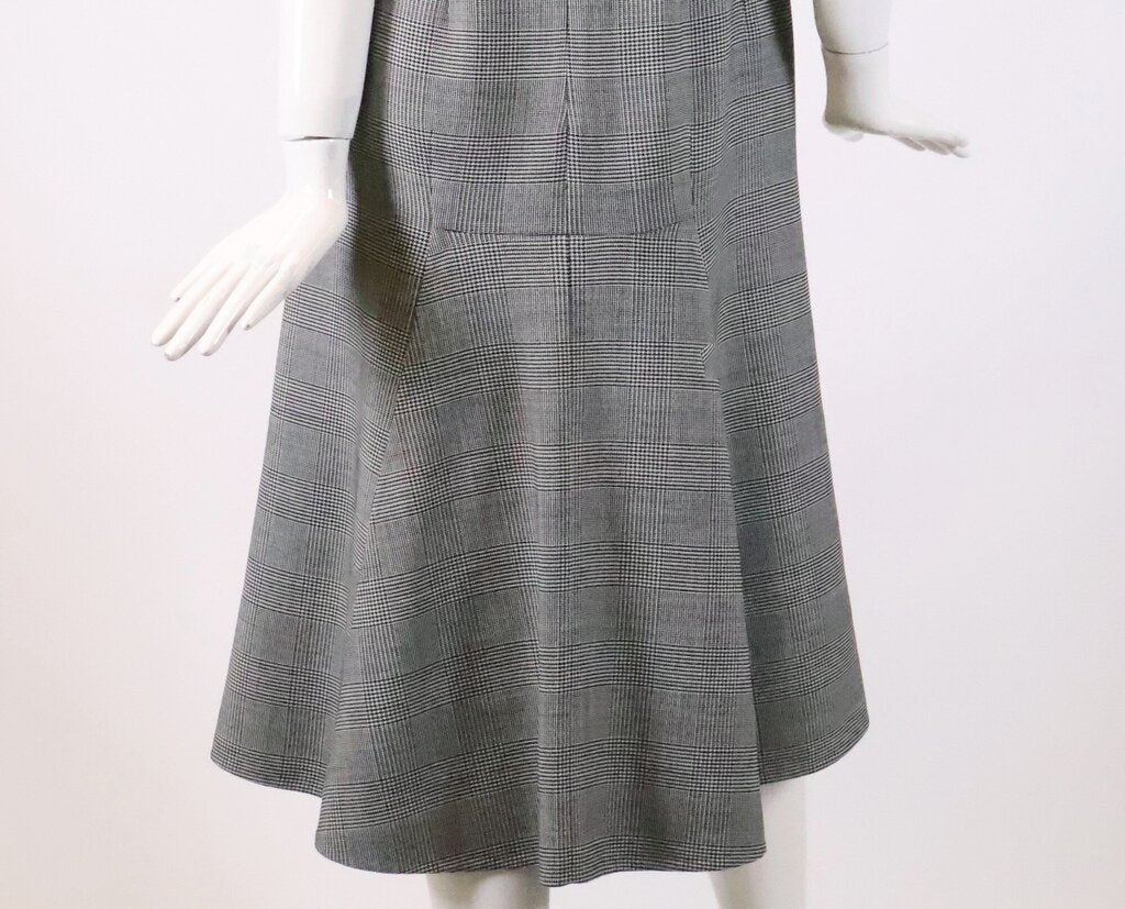 (6) Black and White Plaid Sleeveless Dress