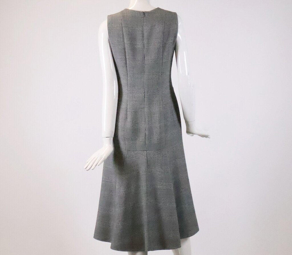 (6) Black and White Plaid Sleeveless Dress