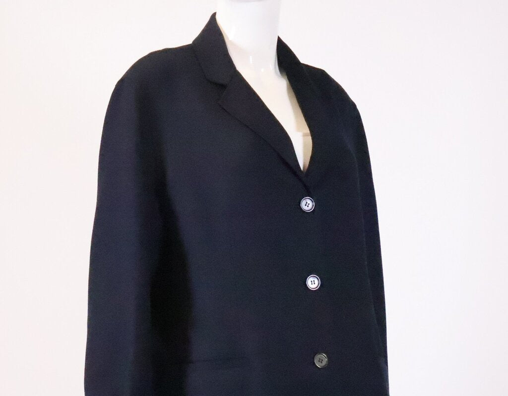 (8) Navy three button stretch blazer