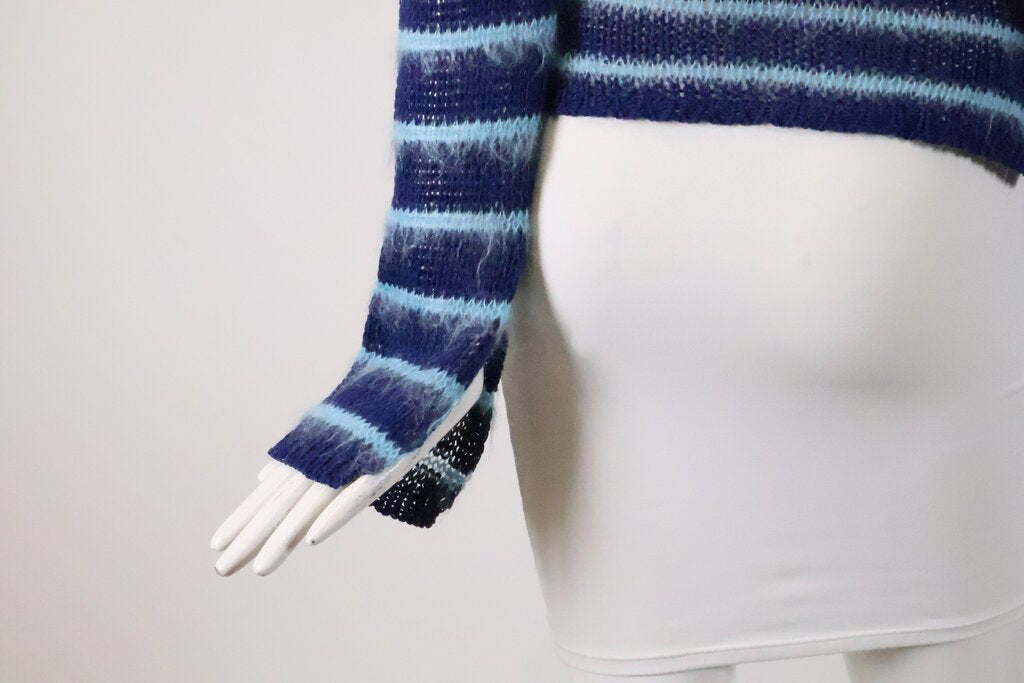 (M-8) Fitted Blue Striped Sweater