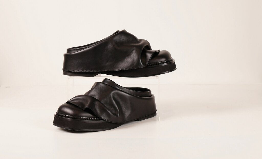 (9.5) Black leather chunky mules with ruffle look