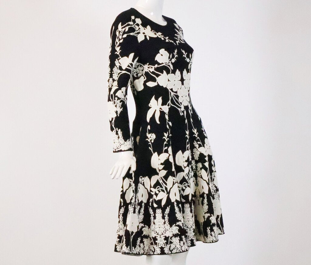 (L) Floral Jacquard Knit Dress