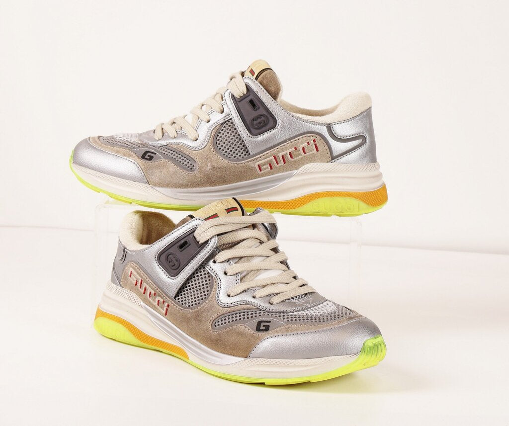 (38) Mesh Graphic Sneaker