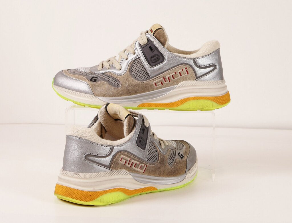 (38) Mesh Graphic Sneaker