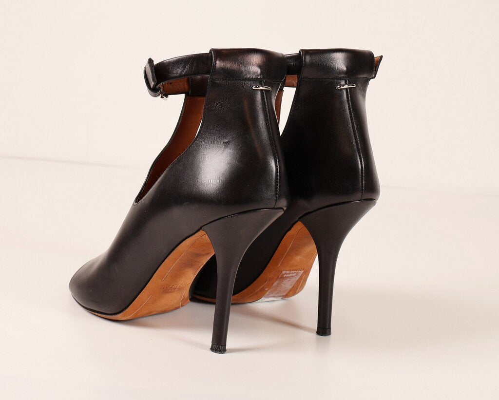 (36) black leather open toe cutout heels