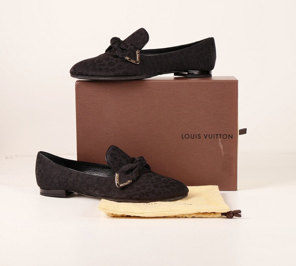 Louis Vuitton silk slipper with bow (size 40.5)