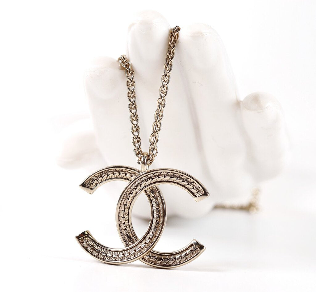 A24 B gold tone classic double Cs on rope chain