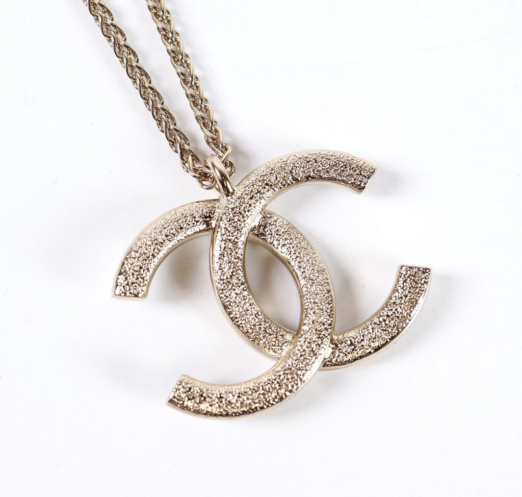 A24 B gold tone classic double Cs on rope chain