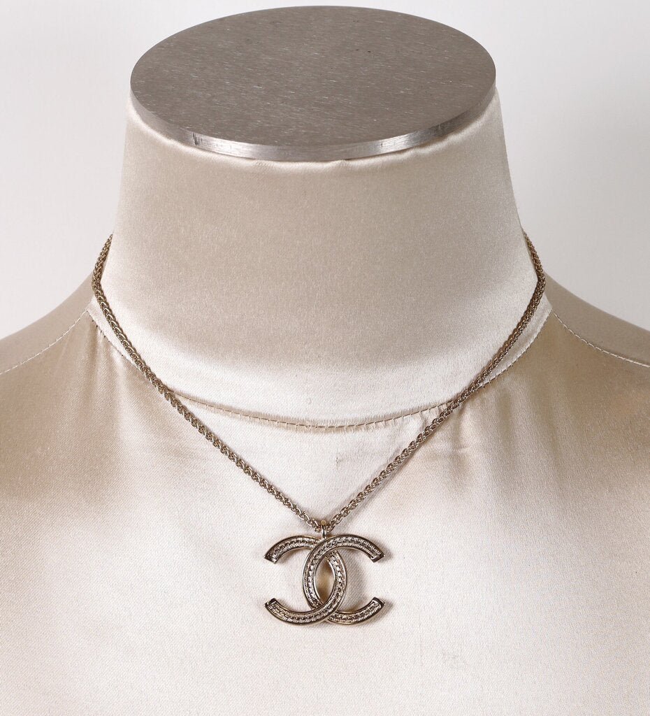 A24 B gold tone classic double Cs on rope chain