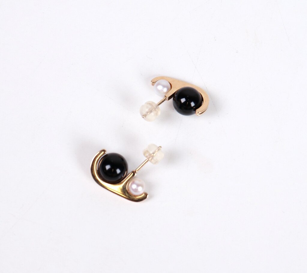 BELUGA Akoya Pearl Onyx Earring