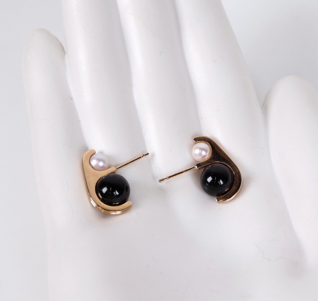 BELUGA Akoya Pearl Onyx Earring