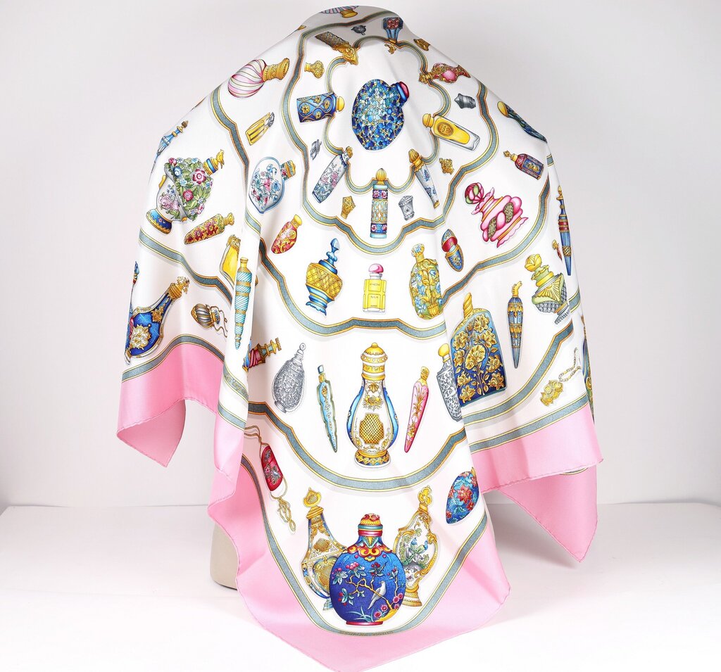 Pink "Qu'importe le Flacon" Carre