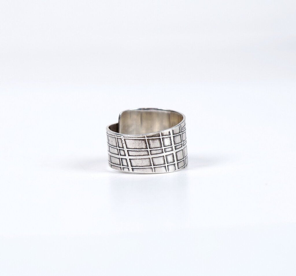 Silver and Green Onyx Bypass Ring (6.5)