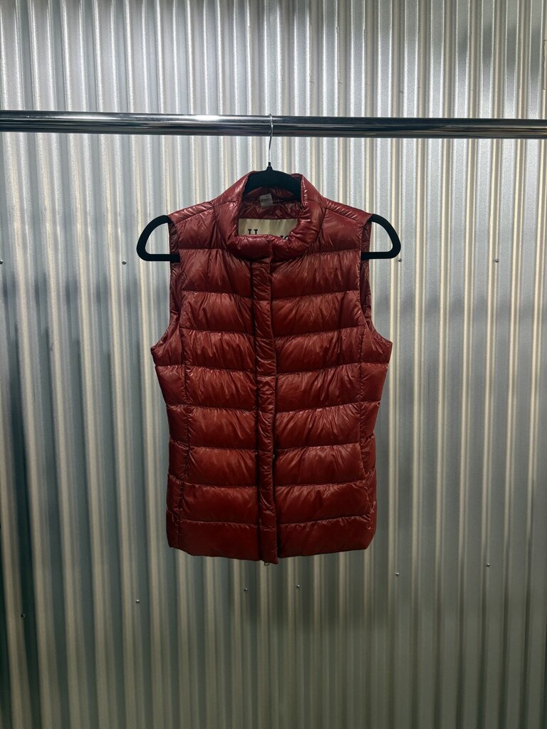 (size 4) rust red puffer vest