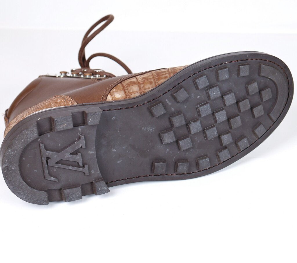 Brown Embossed Leather Combat Boots (M8)