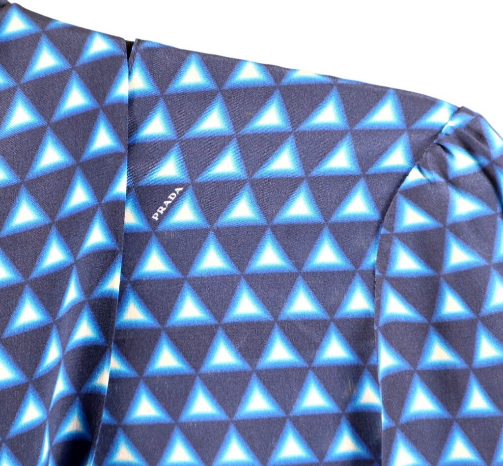 (size 4) Spring Summer 2022, Blue and White Geometric Long Sleeve Blouse