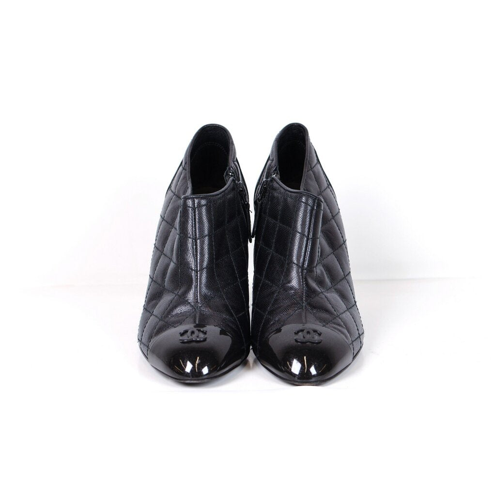 (size 5.5) Black Quilted Bootie