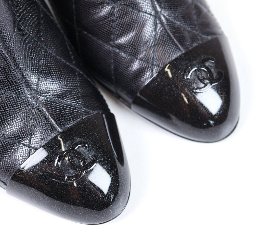 (size 5.5) Black Quilted Bootie